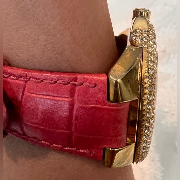 Michael Kors Camille
Women's Watch, Pink Leather Strap Gold & Crystal Bezel EUC - Picture 9 of 16